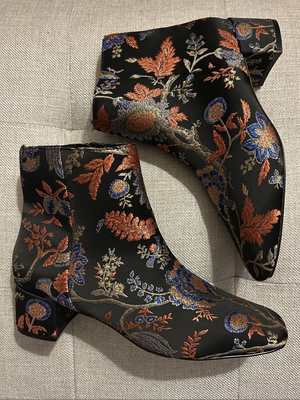 Urban Outfitters Black Embroidered Floral Brocade Ankle Boots Boho, Size 8
